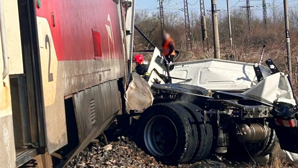 Zr&Atilde;&Acirc;&iexcl;&Atilde;&Acirc;&frac34;ka kami&Atilde;&Acirc;&sup3;na s vlakom.