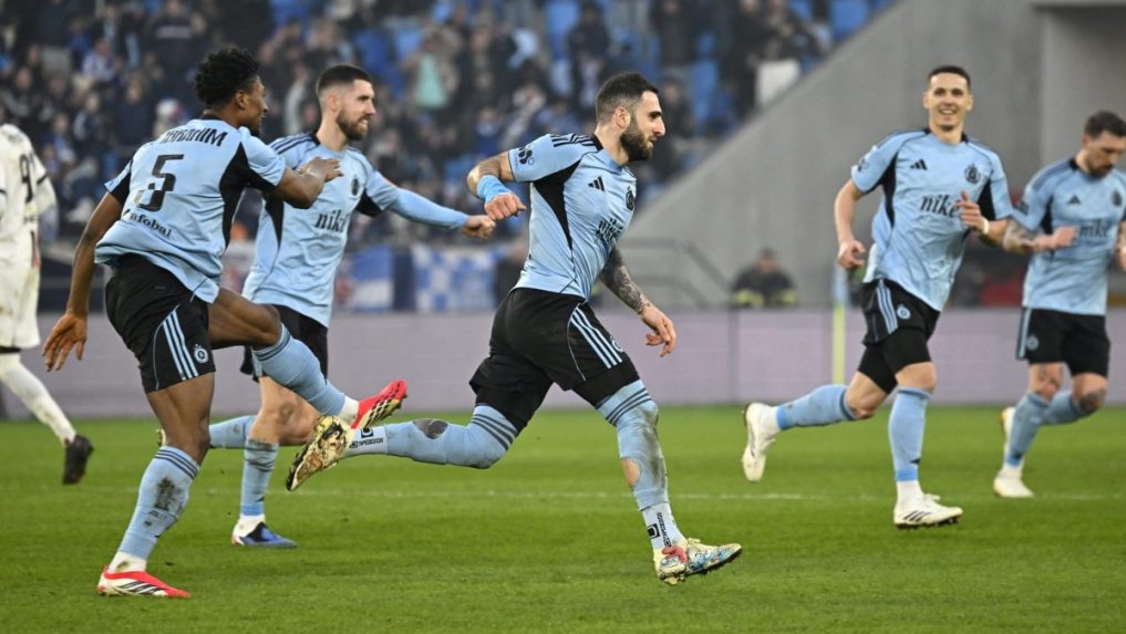 Futbalisti ŠK Slovan Bratislava sa tešia z gólu.