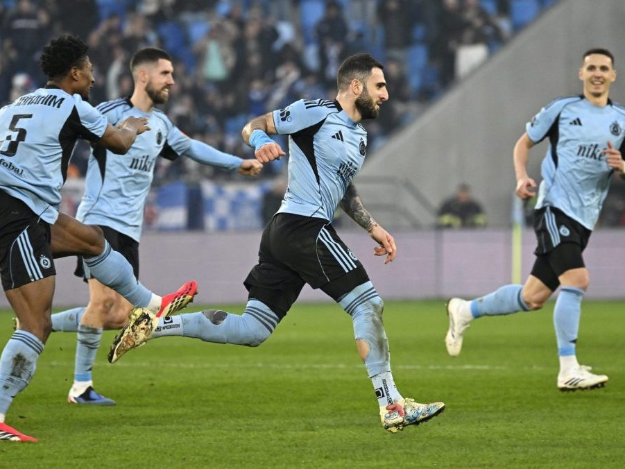 Futbalisti ŠK Slovan Bratislava sa tešia z gólu.