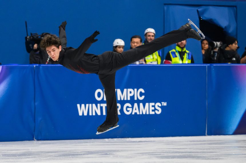 Adam Hagara počas krátkeho programu na OH 2026.