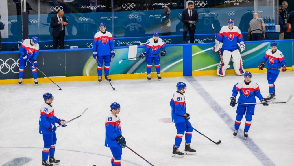 Rozcvička slovenských hokejistov pre zápasom s Fínskom.