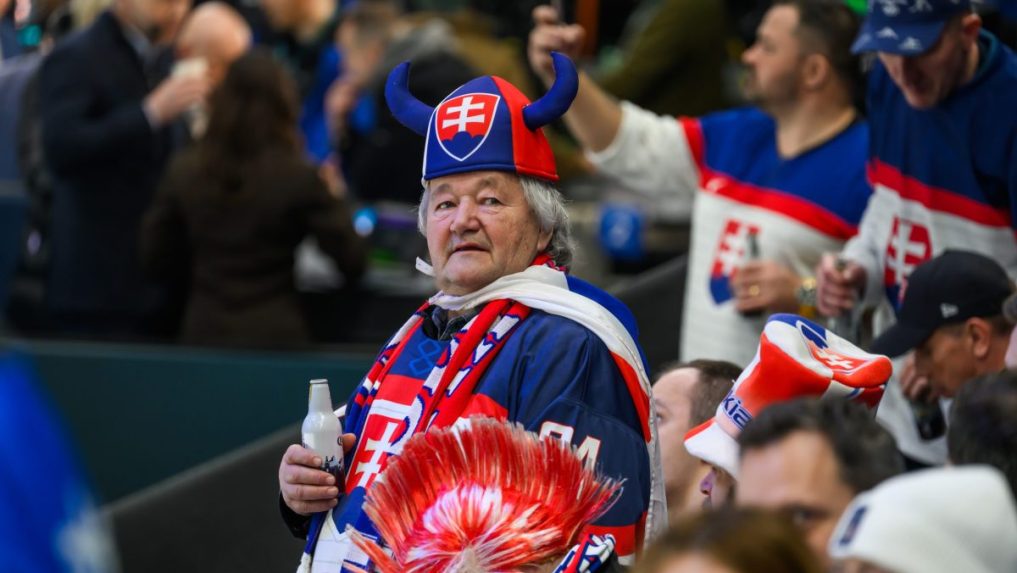 Slovenskí fanúšikovia na štadióne v Miláne.