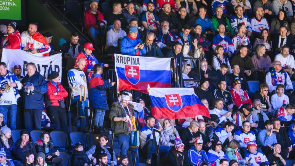 Slovenskí fanúšikovia na štadióne v Miláne.