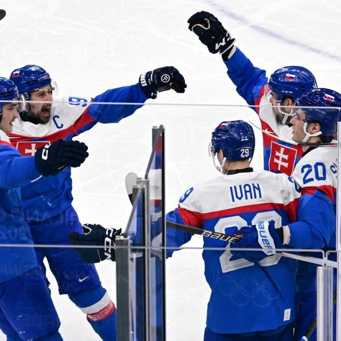 Radosť slovenských hokejistov z gólu proti Fínsku.