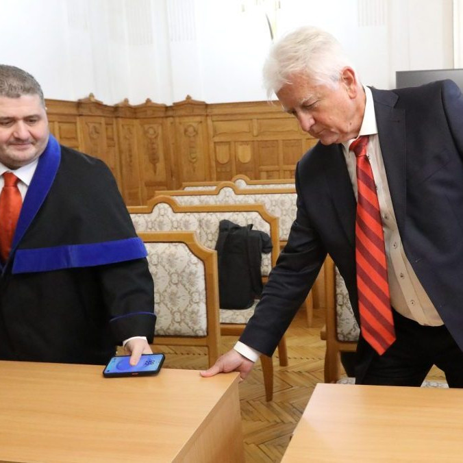 Na snímke Jozef Brhel a jeho advokát.