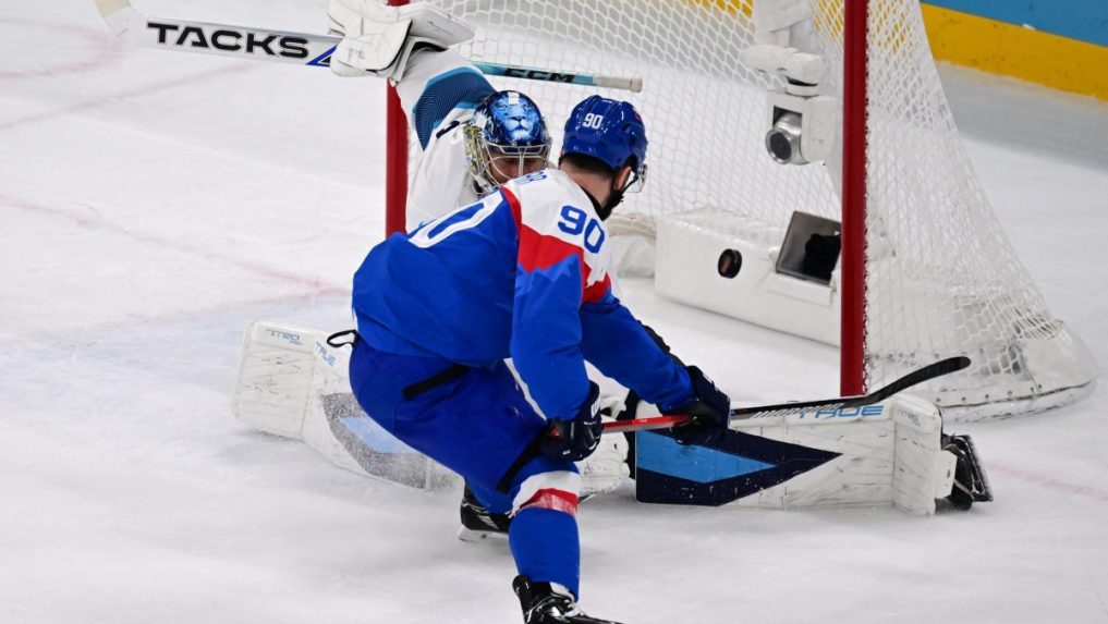 Kapitán Tomáš Tatar strieľa gól proti Fínsku v súboji o bronz.