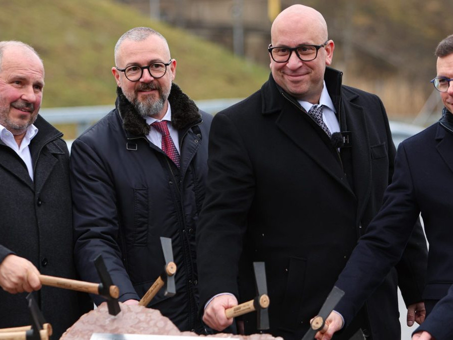 Slávnostné spustenie výstavby dia¾nièného privádzaèa D1 Lietavská Lúèka ilina - I. etapa