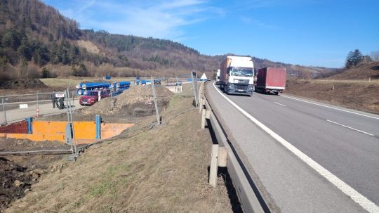 Na snímke slávnostné spustenie výstavby úseku D3 medzi Kysuckým Novým Mestom a Oščadnicou 26. februára 2026.