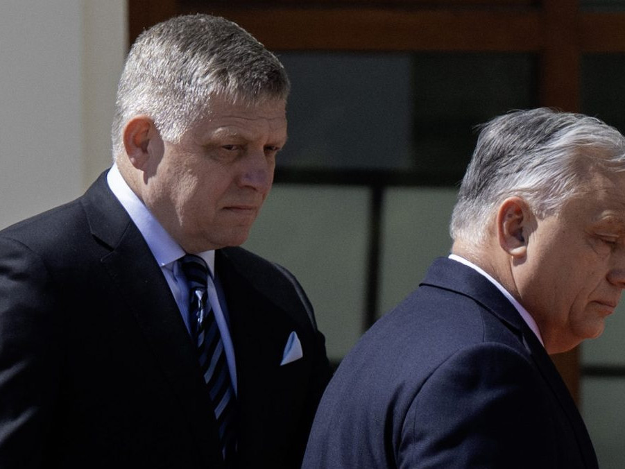 Vpravo maďarský premiér Viktor Orbán a slovenský premiér Robert Fico.