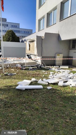 Na sn&Atilde;&Acirc;&shy;mke padnut&Atilde;&Acirc;&iexcl; &Atilde;&Acirc;as&Atilde;&Acirc;&yen; budovy.