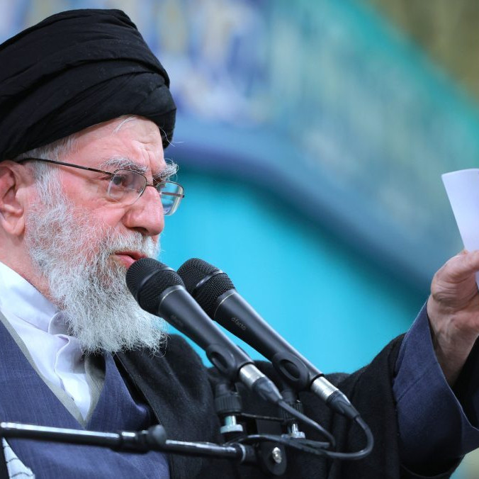 Na snímke Alí Chameneí.