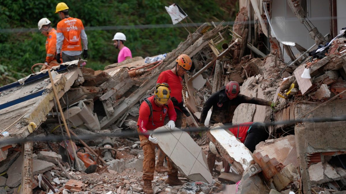 Z&aacute;plavy a zosuvy p&ocirc;dy v Braz&iacute;lii si vyžiadali najmenej 30 obet&iacute;, po ďal&scaron;&iacute;ch desiatkach nezvestn&yacute;ch p&aacute;traj&uacute;