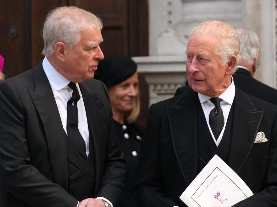 Bývalý britský princ Andrew a britský kráľ Karol III.