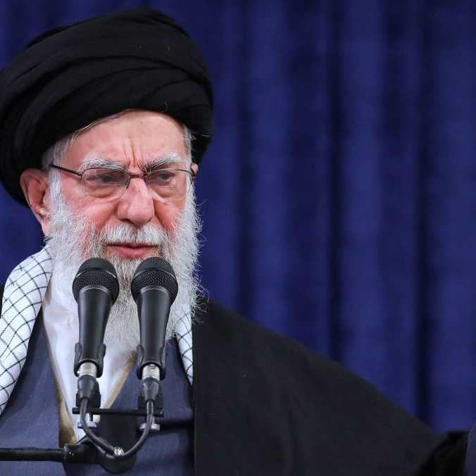 Najvyšší duchovný vodca ajatolláh Alí Chameneí.