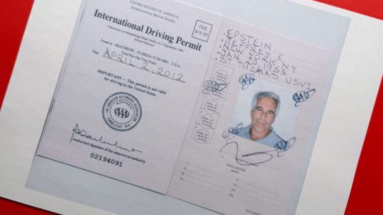 Na ilustračnej snímke doklad Jeffreyho Epsteina.