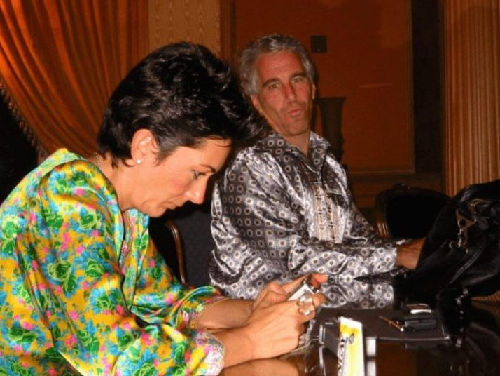 Bývalá priateľka nebohého amerického finančníka a sexuálneho delikventa Jeffreyho Epsteina Ghislaine Maxwellová.