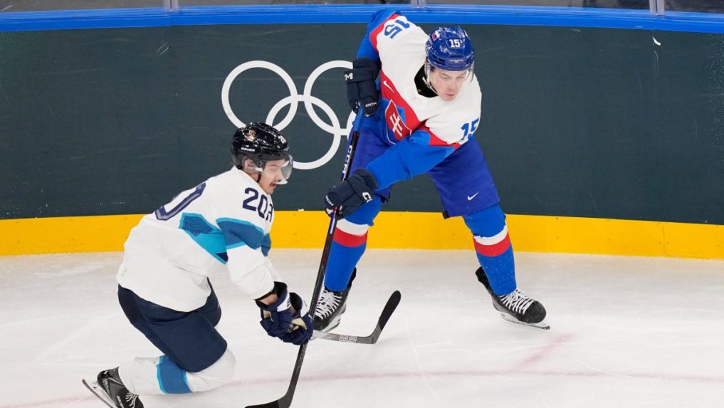 Súboj Dalibora Dvorského s fínskym hráčom.