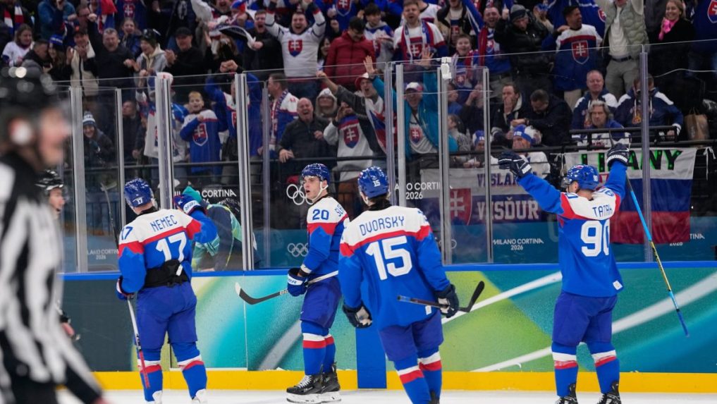 Radosť slovenských hokejistov z gólu proti Fínsku.