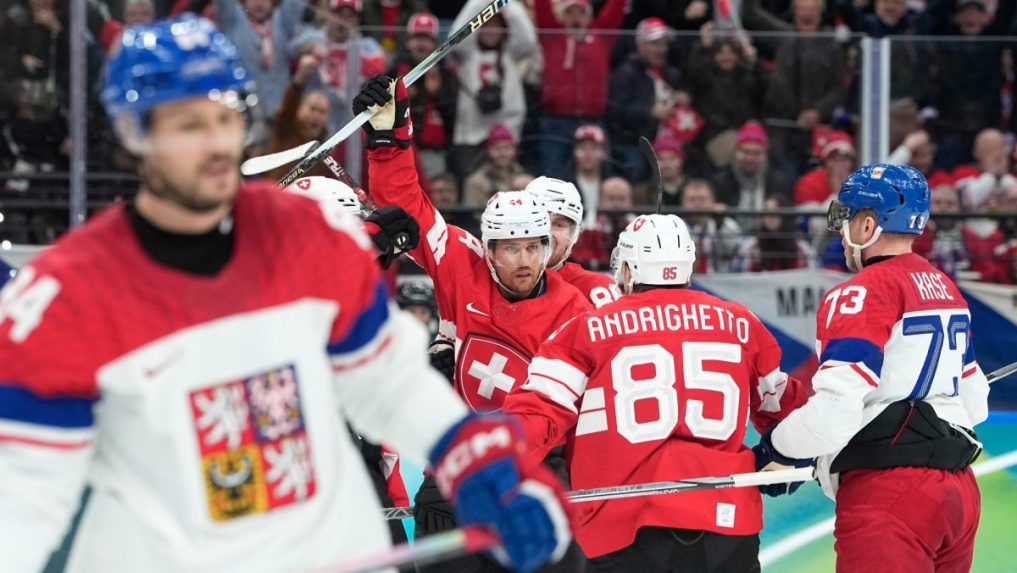 Prvé predĺženie hokejového turnaja ovládli Švajčiari. Česi obsadili v A-skupine napokon tretie miesto