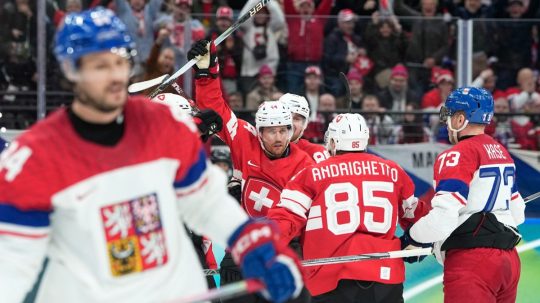 Prvé predĺženie hokejového turnaja ovládli Švajčiari. Česi obsadili v A-skupine napokon tretie miesto