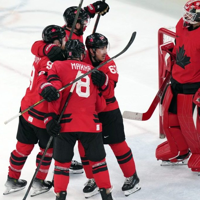 Kanaďania rozhodli 36 sekúnd pred koncom a postúpili do finále. Fíni premrhali dvojgólový náskok a zlato neobhája