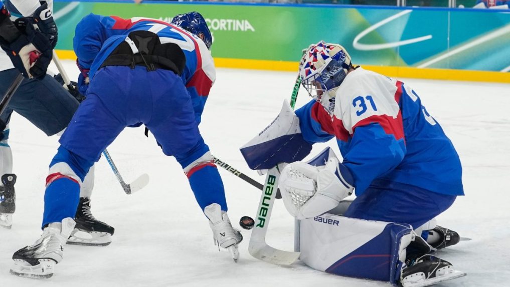 Zákrok Samuela Hlavaj v zápase o bronz.