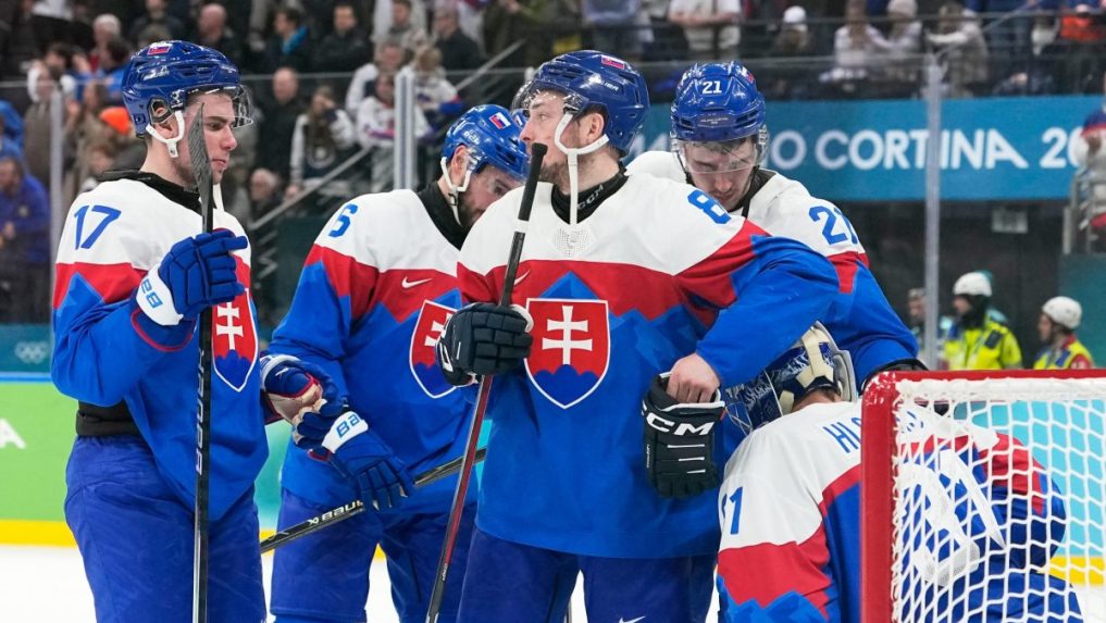 Slovenskí hokejisti po prehratom zápase o bronz na ZOH 2026.