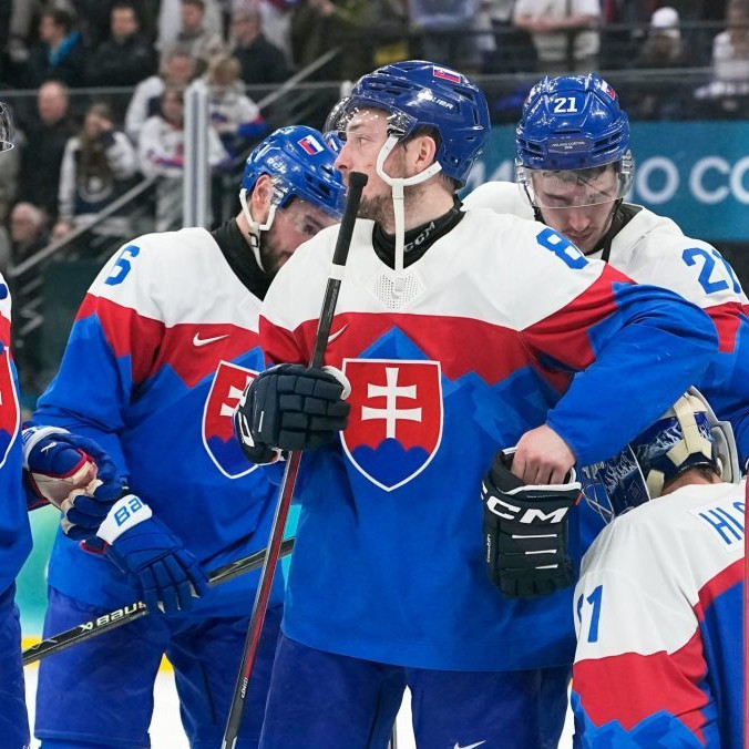 Slovenskí hokejisti po prehratom zápase o bronz na ZOH 2026.