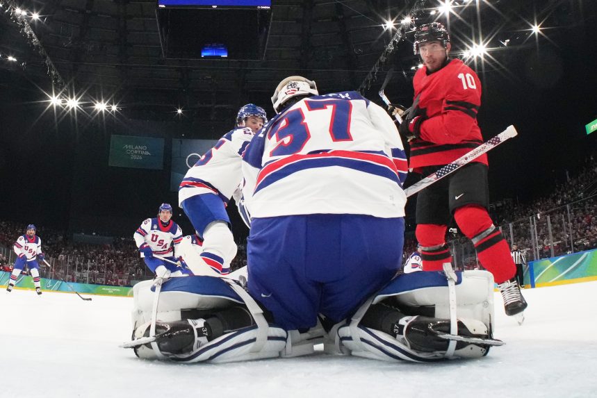Snímka zo zápasu finále hokejového turnaja ZOH 2026 USA - Kanada.