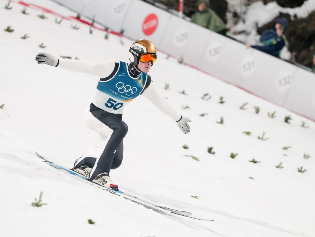 Slovinský skokan na lyžiach Domen Prevc.