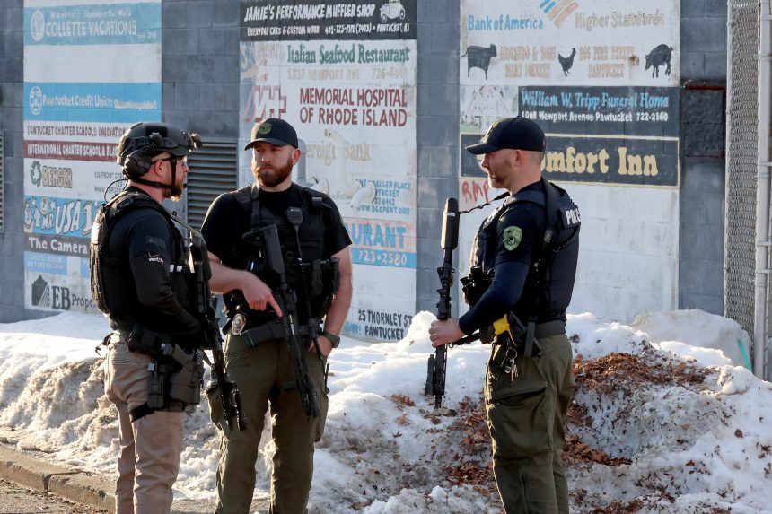 Polícia reaguje na streľbu na Rhode Islande.