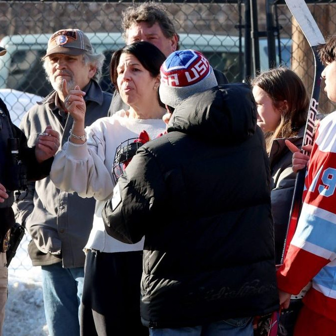Rodina reaguje na streľbu na Rhode Islande.