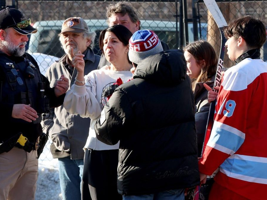 Rodina reaguje na streľbu na Rhode Islande.