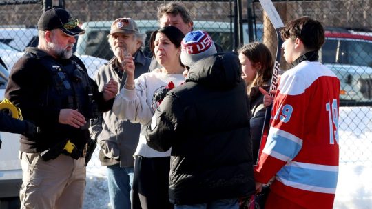 Rodina reaguje na streľbu na Rhode Islande.
