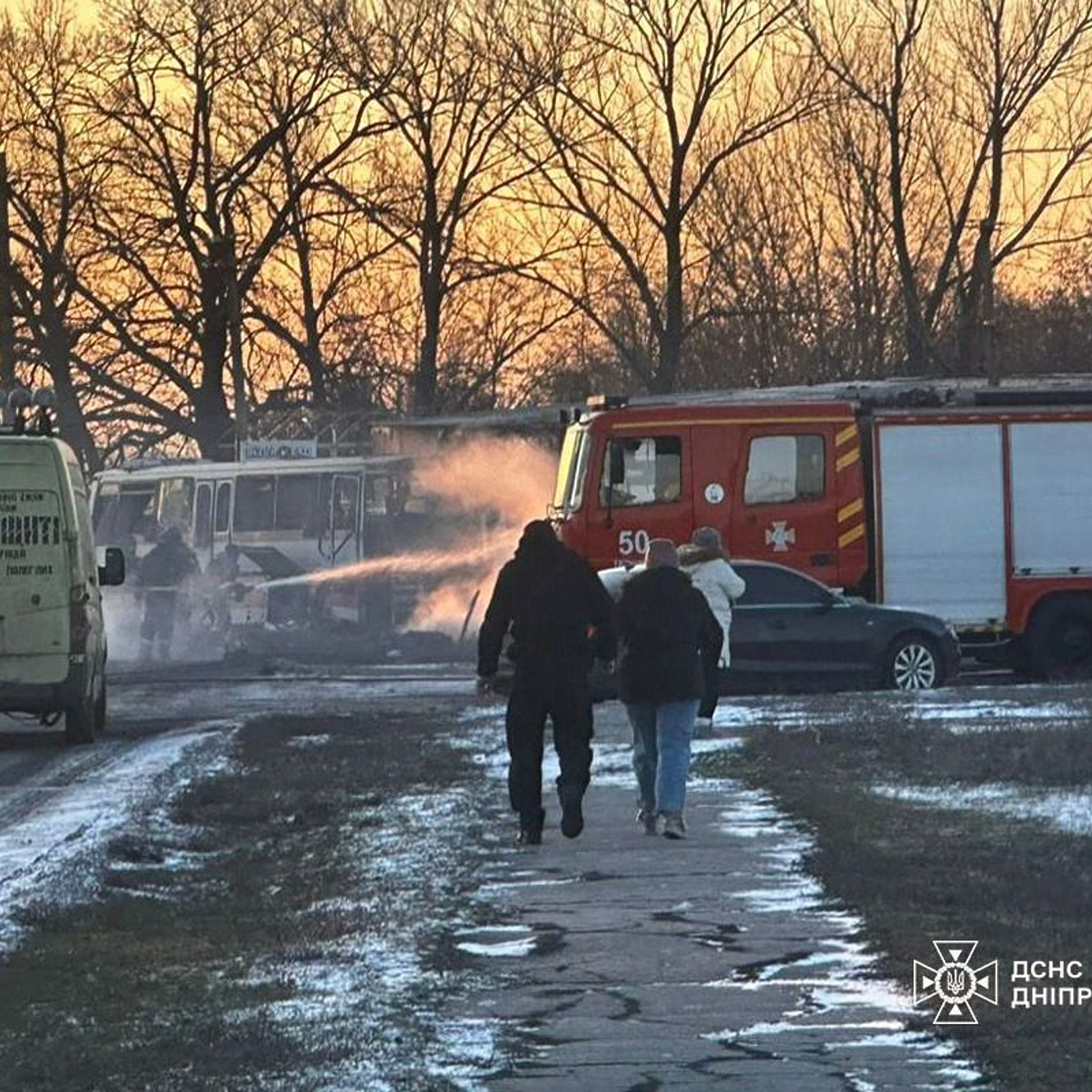 Dron zabíjal blízko firemného autobusu.
