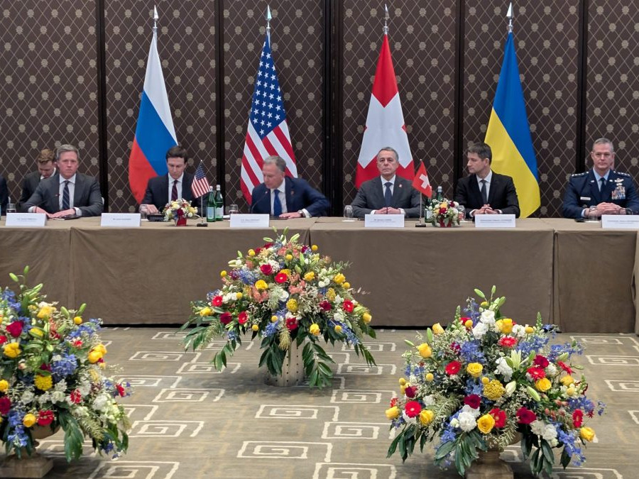 Snímka z trojstranného rokovania o ukončení vojny na Ukrajine v Ženeve.