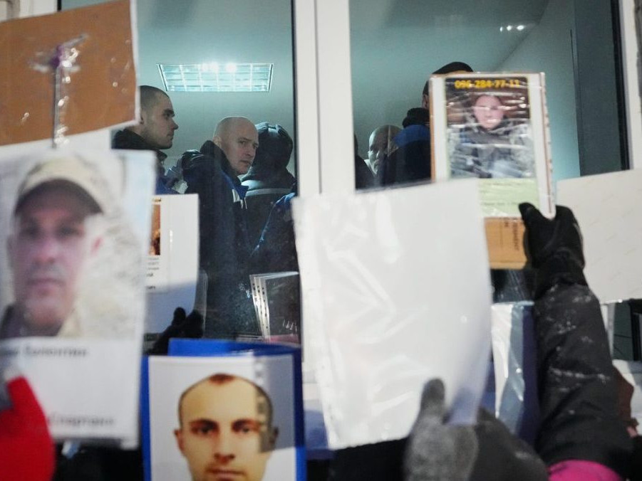 Ukrajinskí vojaci sa vracajú zo zajatia.