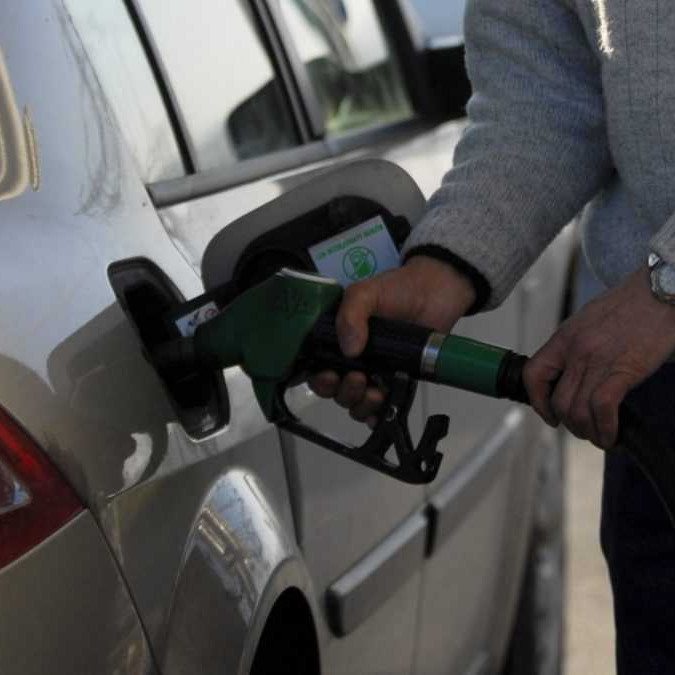 Tankovanie benzínu na čerpacej stanici.