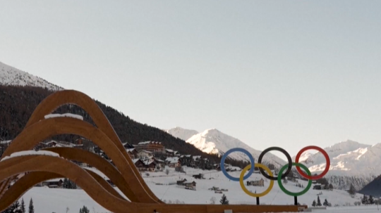 Na snímke olympijské kruhy na severe Talianska.