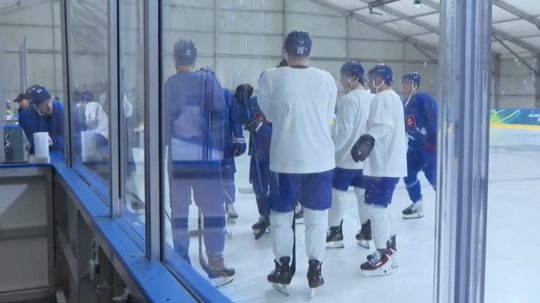 Slovenskí hokejisti na tréningu v Miláne.