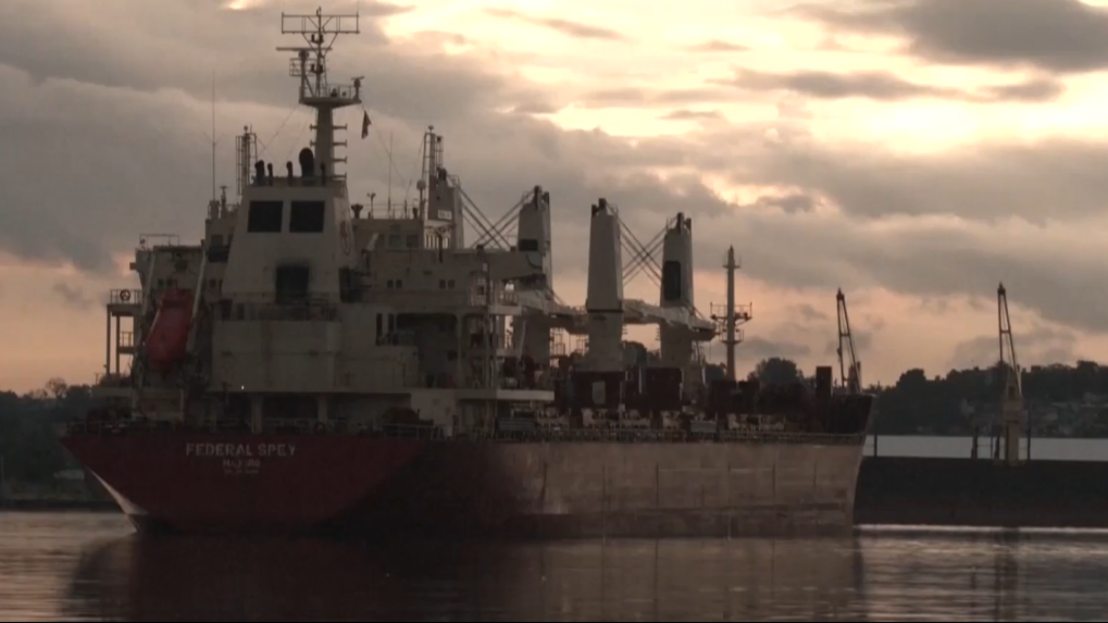 Na snímke loď v prístave na Kube.