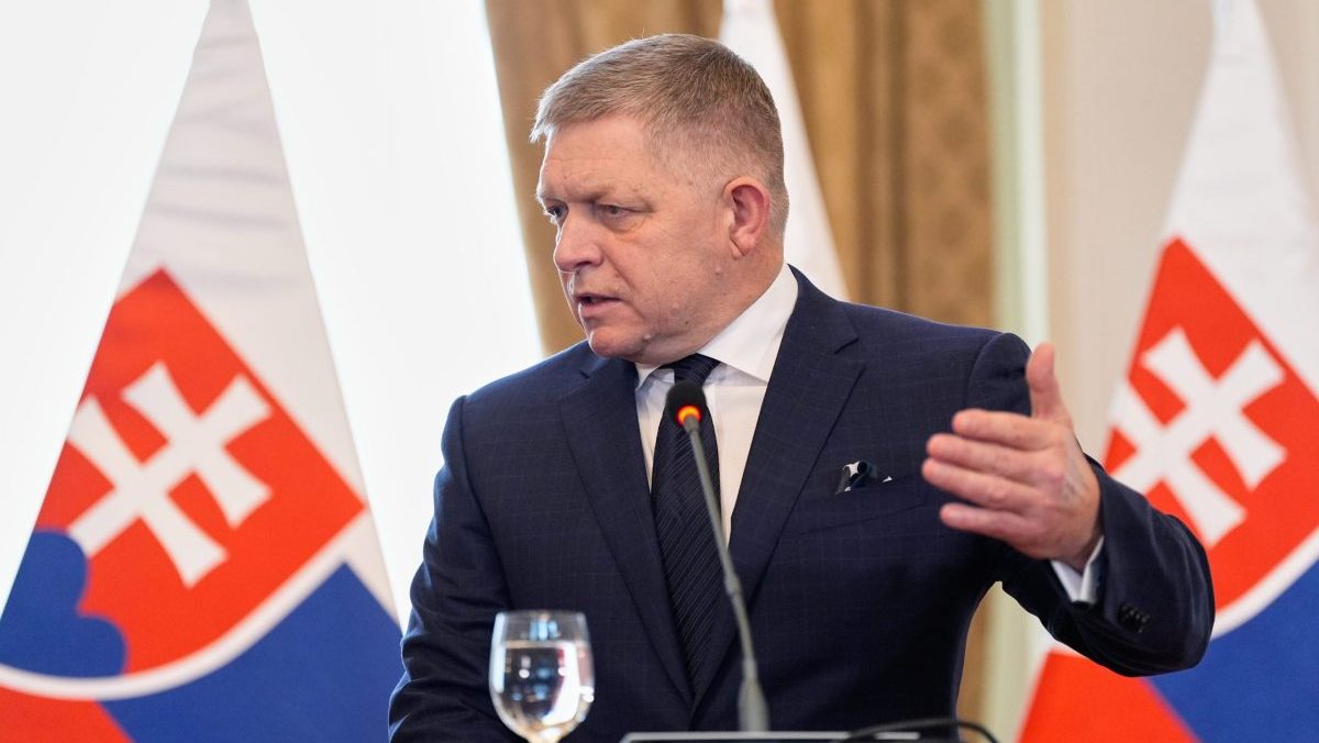 Robert Fico si pripomenie obete fa&scaron;izmu na bratislavskom Slav&iacute;ne, v koncentračnom t&aacute;bore Dachau a v Moskve