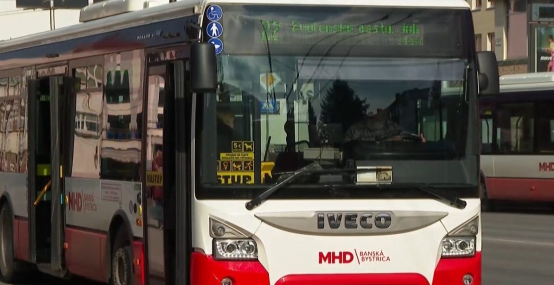 Na ilustračnej snímke autobus v Banskej Bystrici.