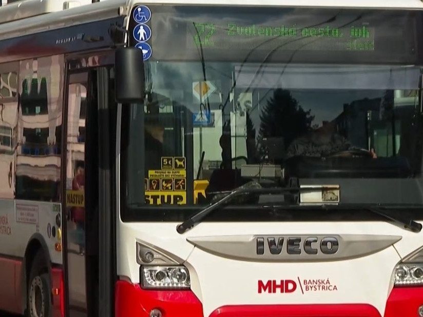 Na ilustračnej snímke autobus v Banskej Bystrici.