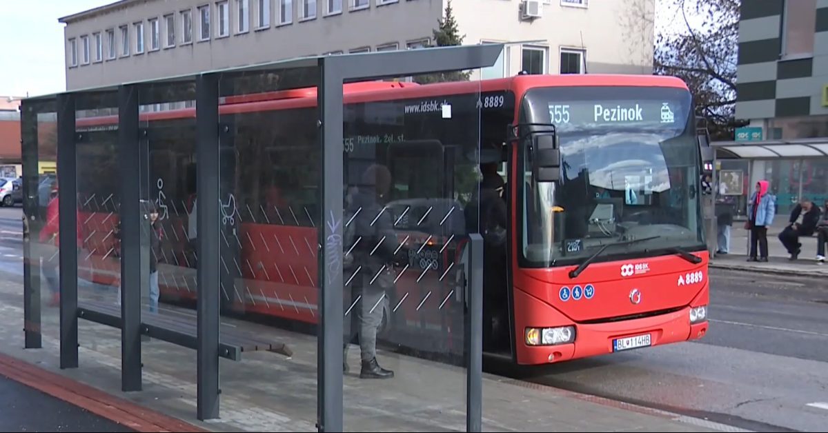 Bratislava &scaron;krt&aacute; spoje smeruj&uacute;ce na autobusov&uacute; stanicu na Niv&aacute;ch, reaguje na jej sporn&uacute; rekon&scaron;trukciu
