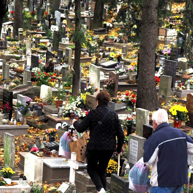 Na snímke cintorín.