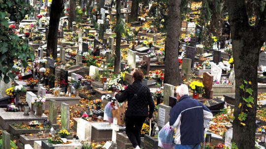 Na snímke cintorín.