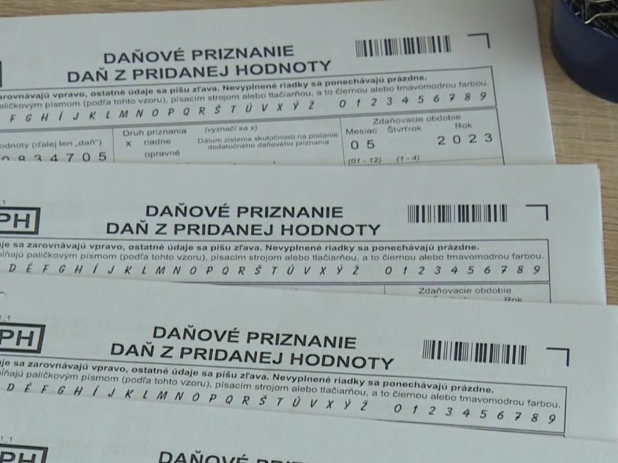 Na ilustračnej snímke daňové priznanie.