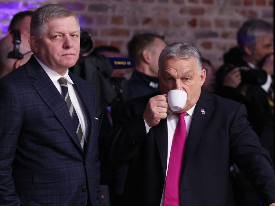 Na snímke Robert Fico a Viktor Orbán.