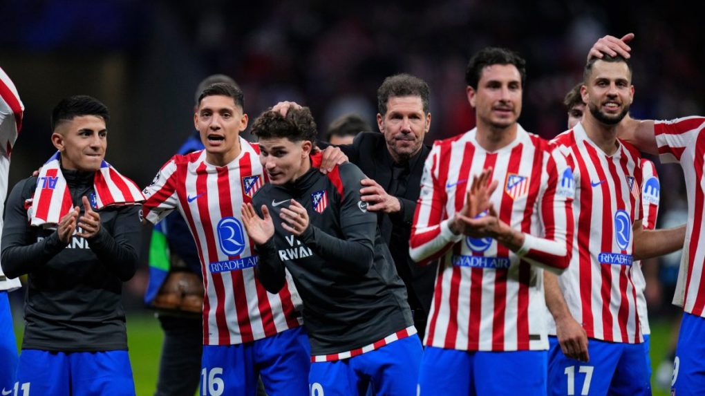 Na snímke slovenský futbalista v drese Atlética Madrid Dávid Hancko (vpravo) sa teší z výhry.